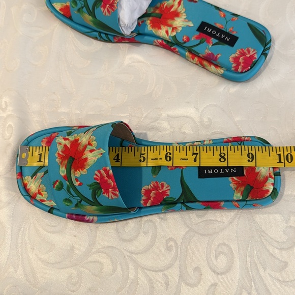 Natori Slide Sandal. Ladies Size 7. - Picture 8 of 9